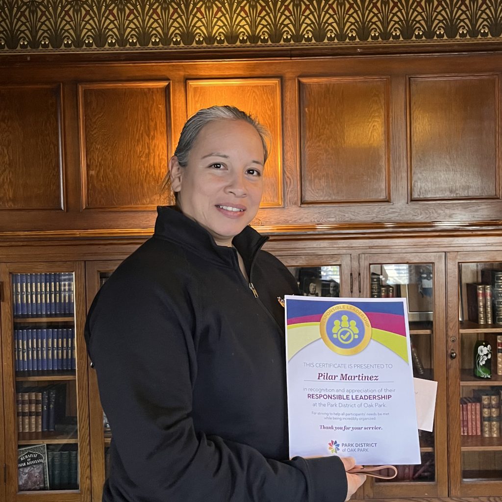 pilar holds her certificate for responsible leadership