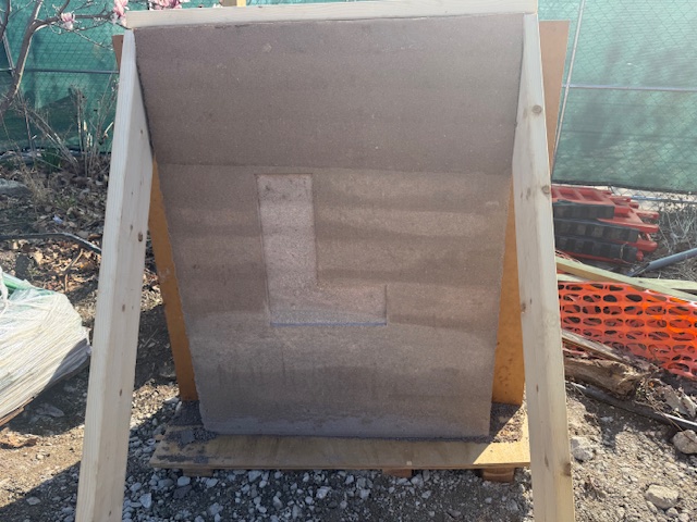 mock wall with letter L stamped into the side